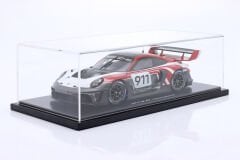 SPARK-MODEL - PORSCHE - 911 992 GT3 R N 911 RACING FLACHT DESIGN COUPE 2021 - CON VETRINA - WITH SHOWCASE