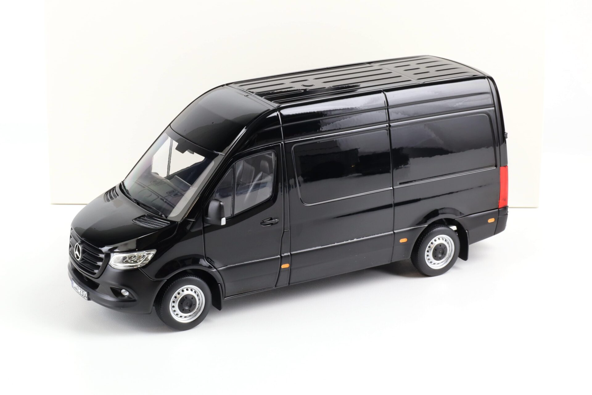 1/18 Norev Mercedes Sprinter Black - 183041