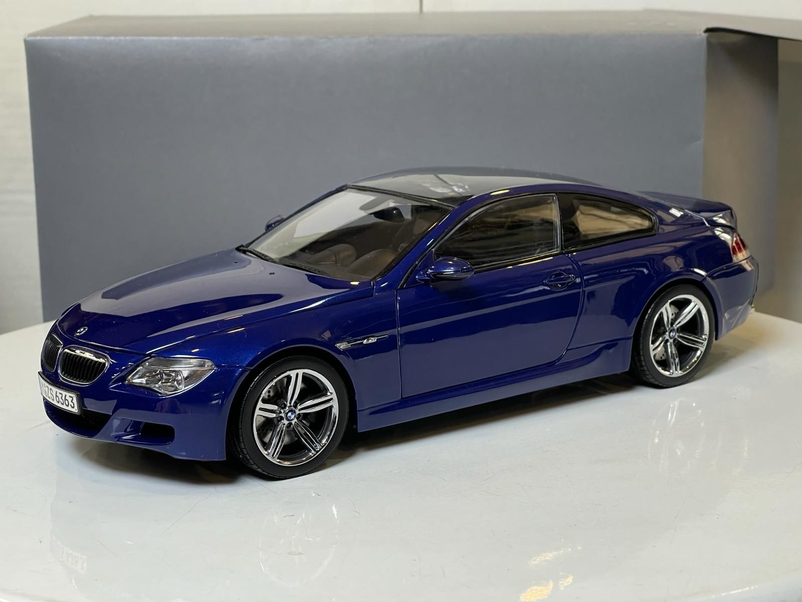 KYOSHO - BMW - 6-SERIES M6 COUPE (E63) 2005