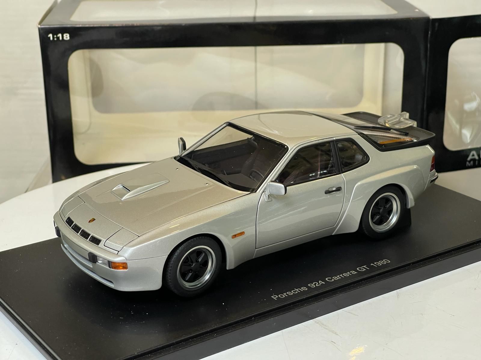 AUTOART - PORSCHE - 924 CARRERA GT 1980