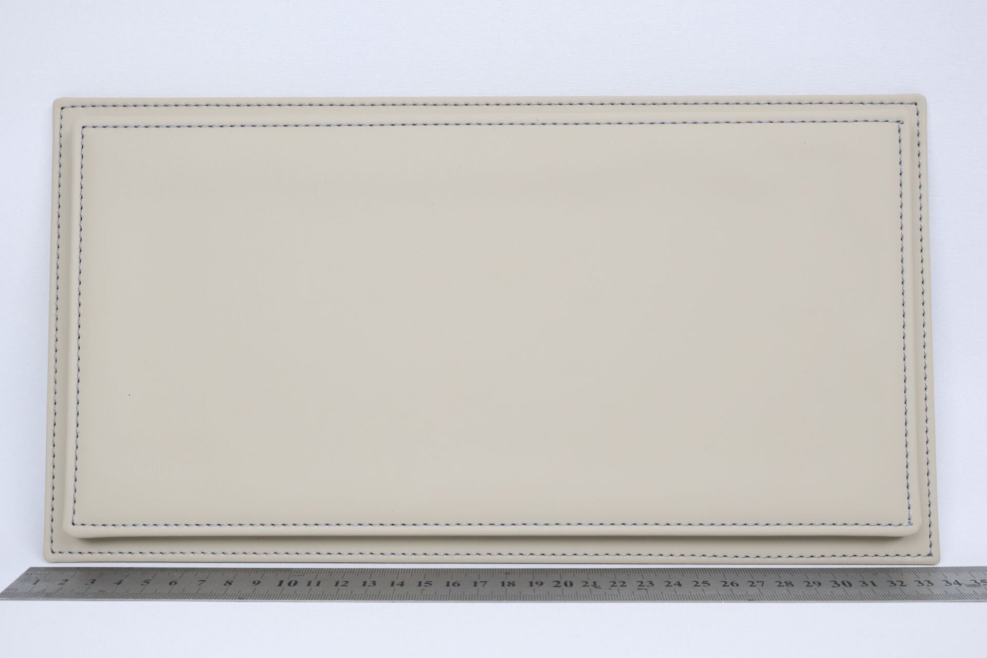 LYRD BOX - 1:18 ÖLÇEK - BEIGE SERGİLEME STANDI - (GRİ DİKİŞ) LY150