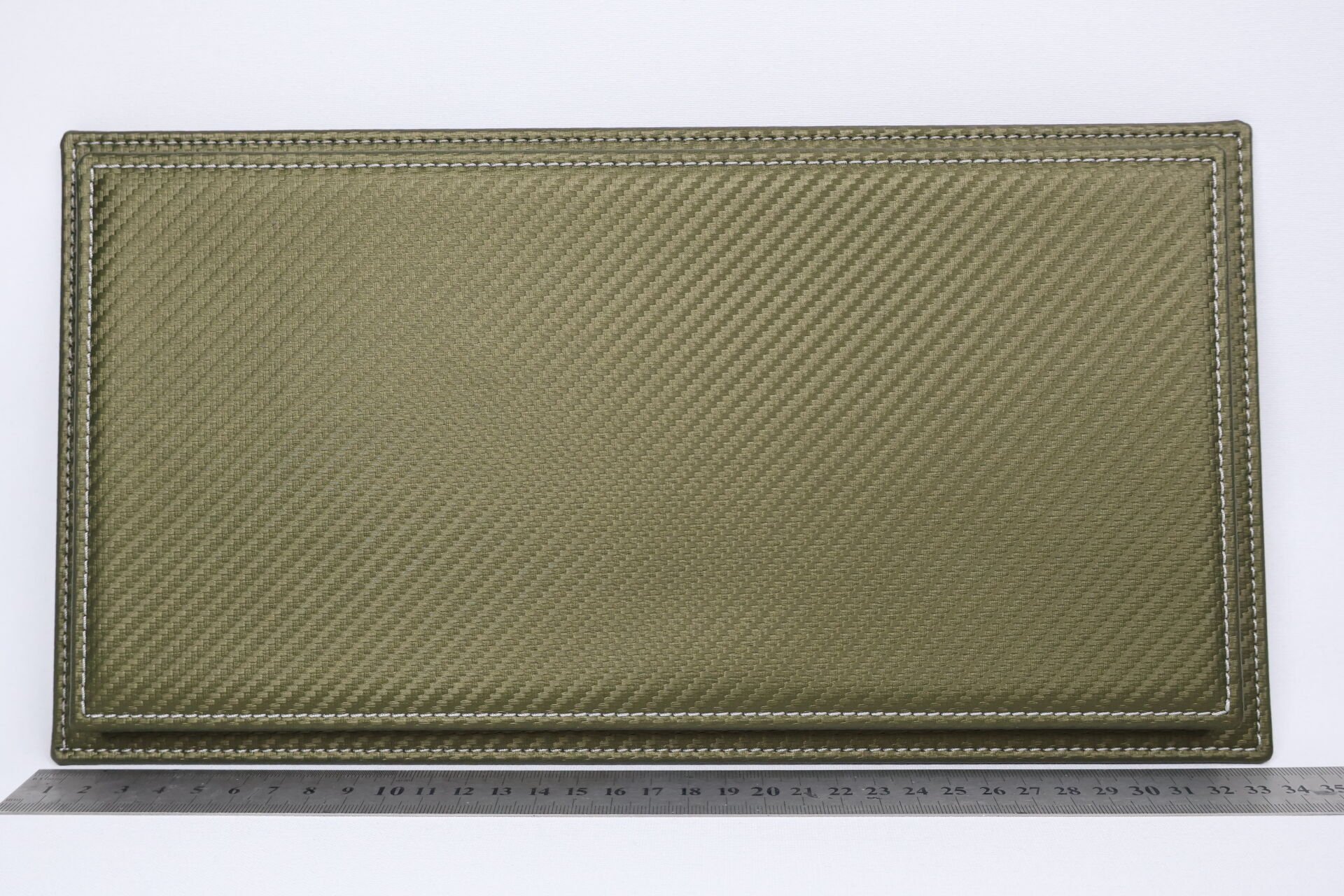 LYRD BOX - 1:18 ÖLÇEK - CARBON HAKİ YEŞİLİ SERGİLEME STANDI - (GRİ DİKİŞ) LY155