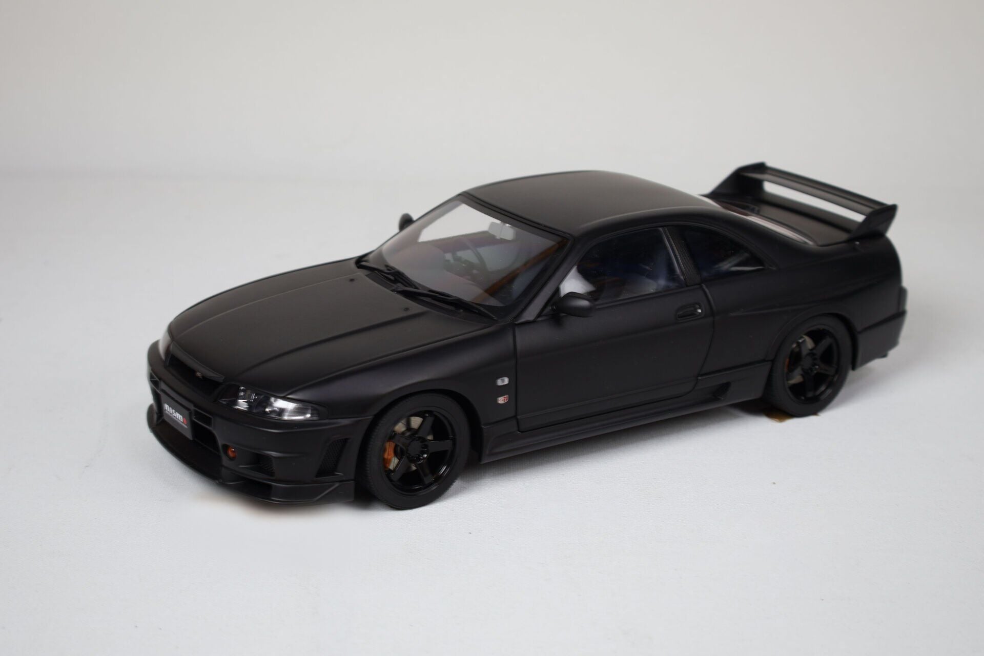 1/18 AUTOart NISSAN SKYLINE GT-R R33 MATT BLACK - 77324
