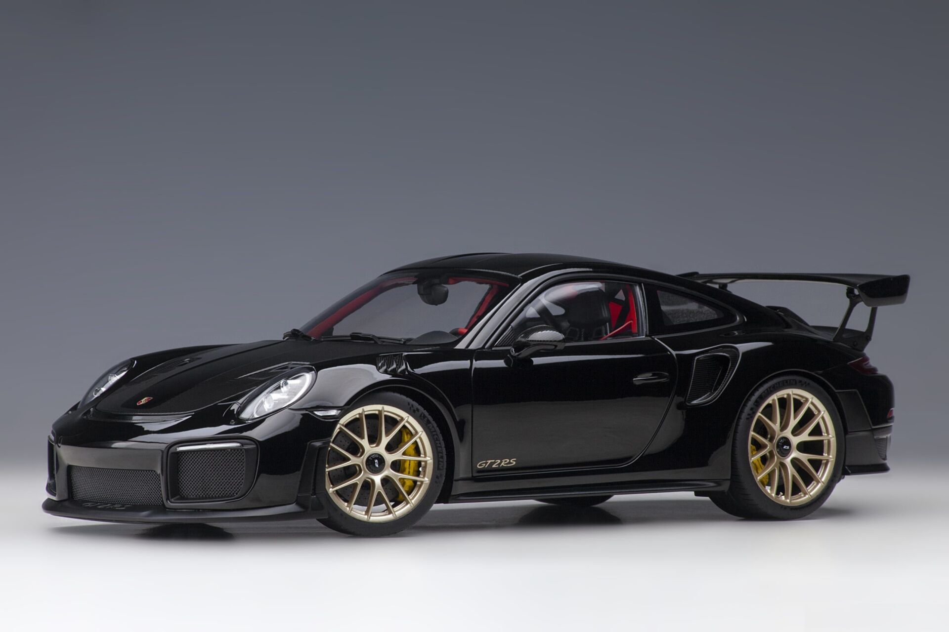 AUTOART PORSCHE 991-2 GT2 RS WEISSACH 2019