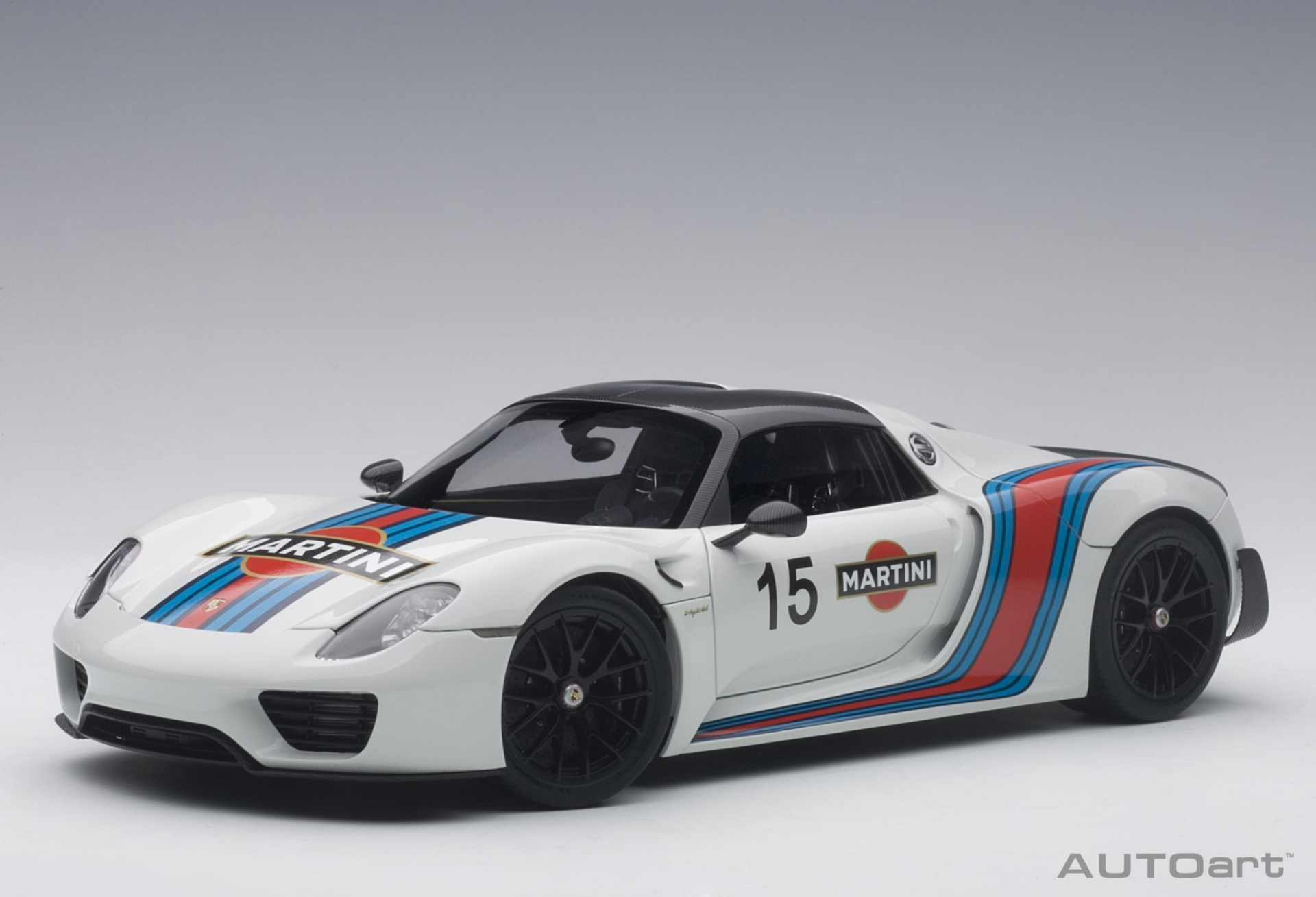1/18 AUTOART Porsche 918 Spyder Weissach Package (White with Martini livery) - 77927