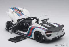 1/18 AUTOART Porsche 918 Spyder Weissach Package (White with Martini livery) - 77927