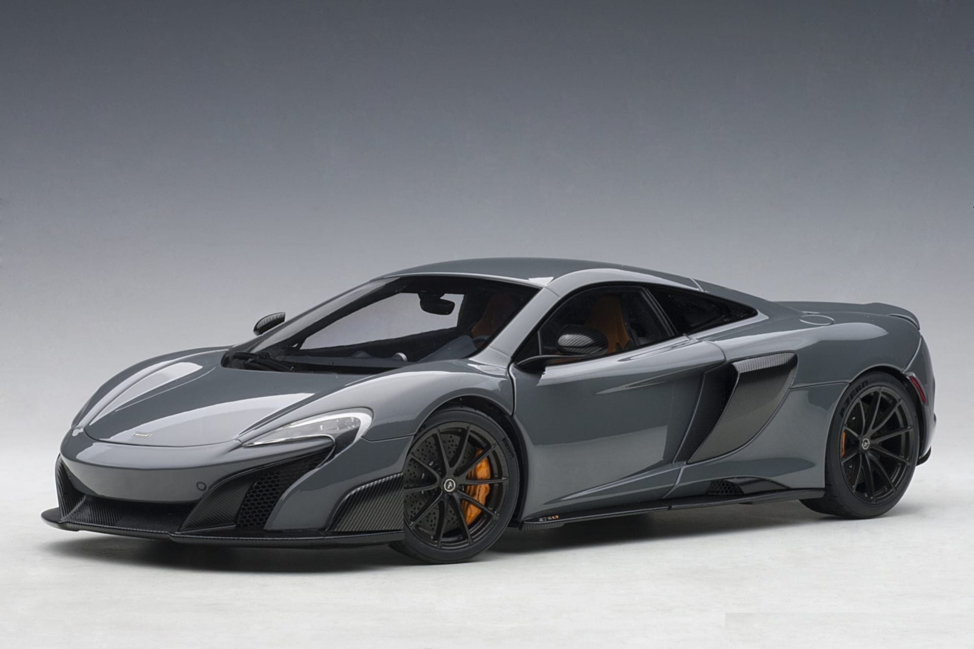 1/18 AUTOART - McLAREN - 675LT 2015 - 76047