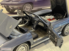 AUTOART - CHEVROLET - CORVETTE CONVERTIBLE 1963