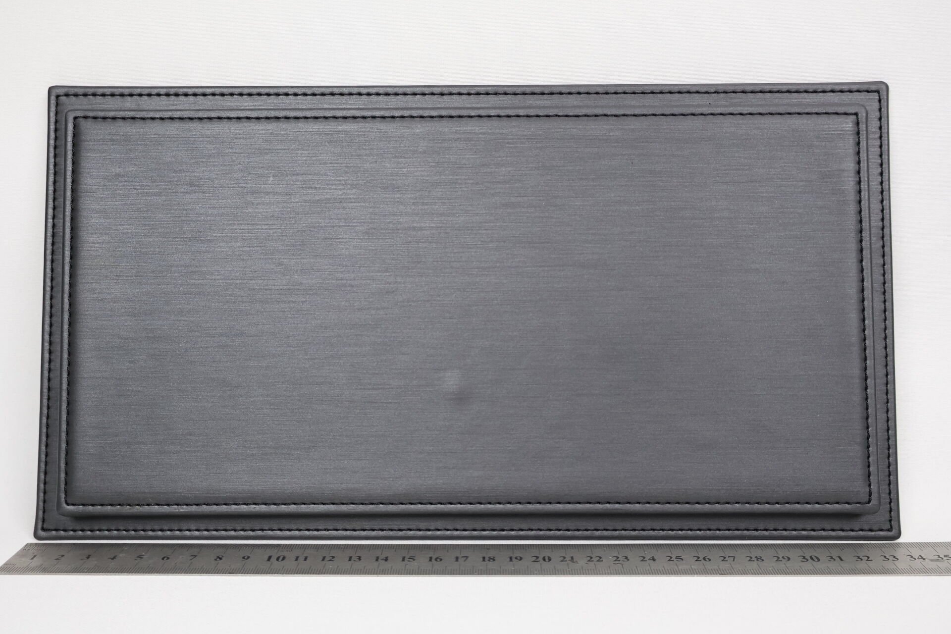 LYRD BOX - 1:18 ÖLÇEK - Brushed Alloy Antrasit SERGİLEME STANDI - (SİYAH DİKİŞ) LY176