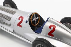 1:18 Minichamps - Hermann Lang Mercedes-Benz W125 #2 Winner Tripoli GP 1937