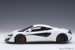 1/18 AUTOart McLaren 570S (White/ Black Wheels) - 76041