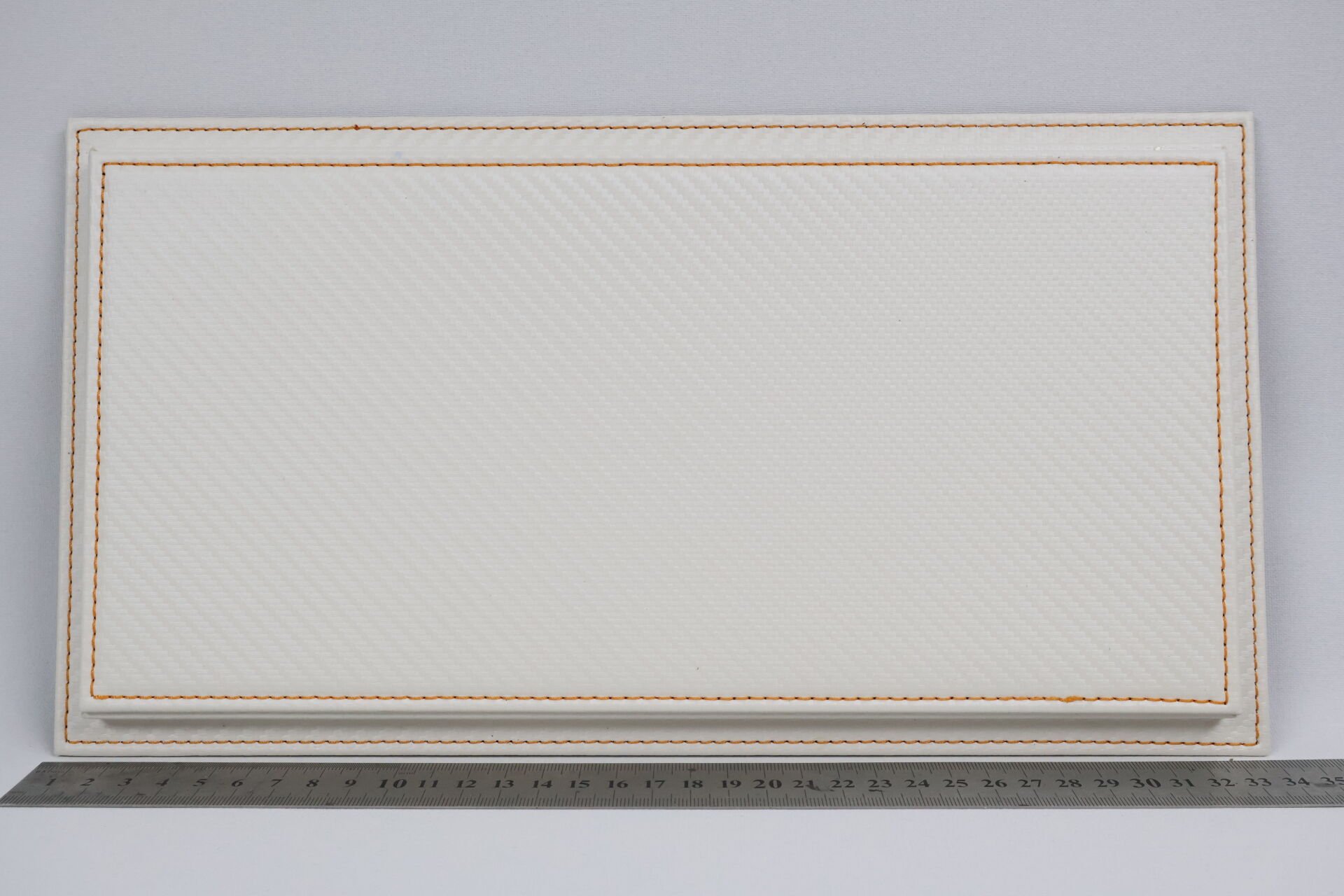 LYRD BOX - 1:18 ÖLÇEK - Pearl Beige Carbon  SERGİLEME STANDI - (TURUNCU DİKİŞ) LY180