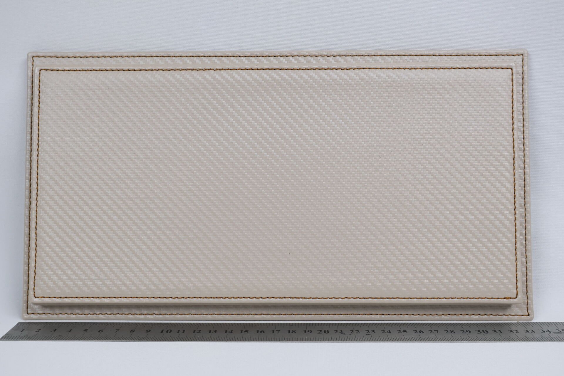 LYRD BOX - 1:18 ÖLÇEK - Ivory Carbon Elegance  SERGİLEME STANDI - (BAKIR DİKİŞ) LY181