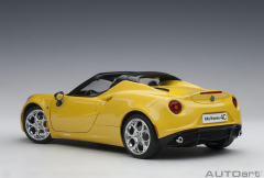 1/18 AUTOART Alfa Romeo 4C Spider (Giallo Prototipo) - 70143