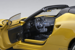 1/18 AUTOART Alfa Romeo 4C Spider (Giallo Prototipo) - 70143