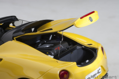1/18 AUTOART Alfa Romeo 4C Spider (Giallo Prototipo) - 70143