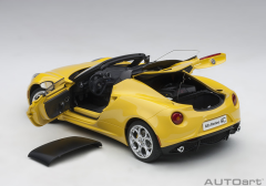 1/18 AUTOART Alfa Romeo 4C Spider (Giallo Prototipo) - 70143