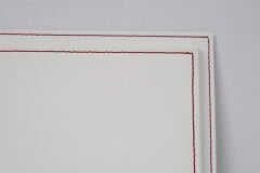 LYRD BOX - 1:18 ÖLÇEK - White & Crimson Edge  SERGİLEME STANDI - (KIRMIZI DİKİŞ) LY183