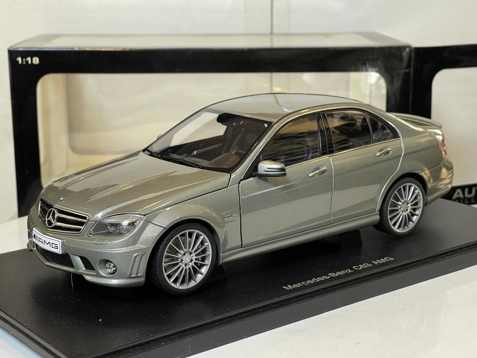 AUTOART - MERCEDES BENZ - C-CLASS C63 AMG 2008 CON SEDILI IN PELLE - WITH LEATHER SEATS