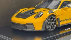 SPARK-MODEL - PORSCHE - 911 992 GT3 RS COUPE 2022 - CON VETRINA - WITH SHOWCASE