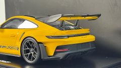 SPARK-MODEL - PORSCHE - 911 992 GT3 RS COUPE 2022 - CON VETRINA - WITH SHOWCASE