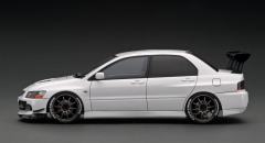 IGNITION-MODEL - IG2433 Mitsubishi Lancer Evolution IX (CT9A) White With 4G63 MIVEC Engine