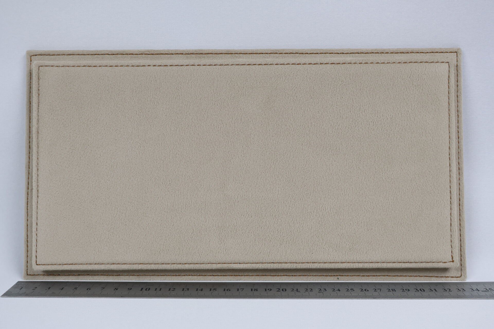 LYRD BOX - 1:18 ÖLÇEK - Alcantara Sand  SERGİLEME STANDI - (BAKIR DİKİŞ) LY186