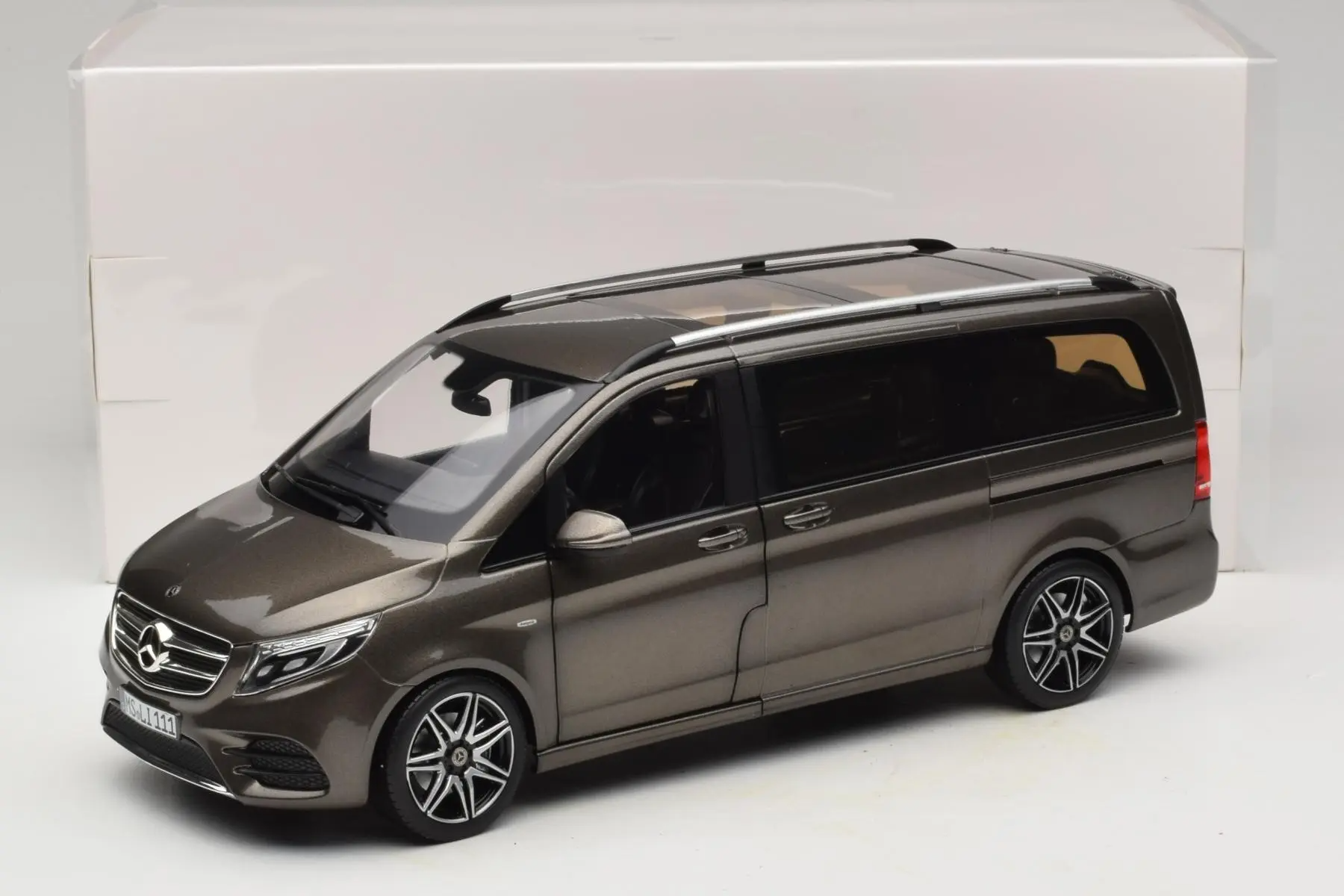 1/18 NOREV Mercedes V-Class AMG Line Indium Grey - 183873