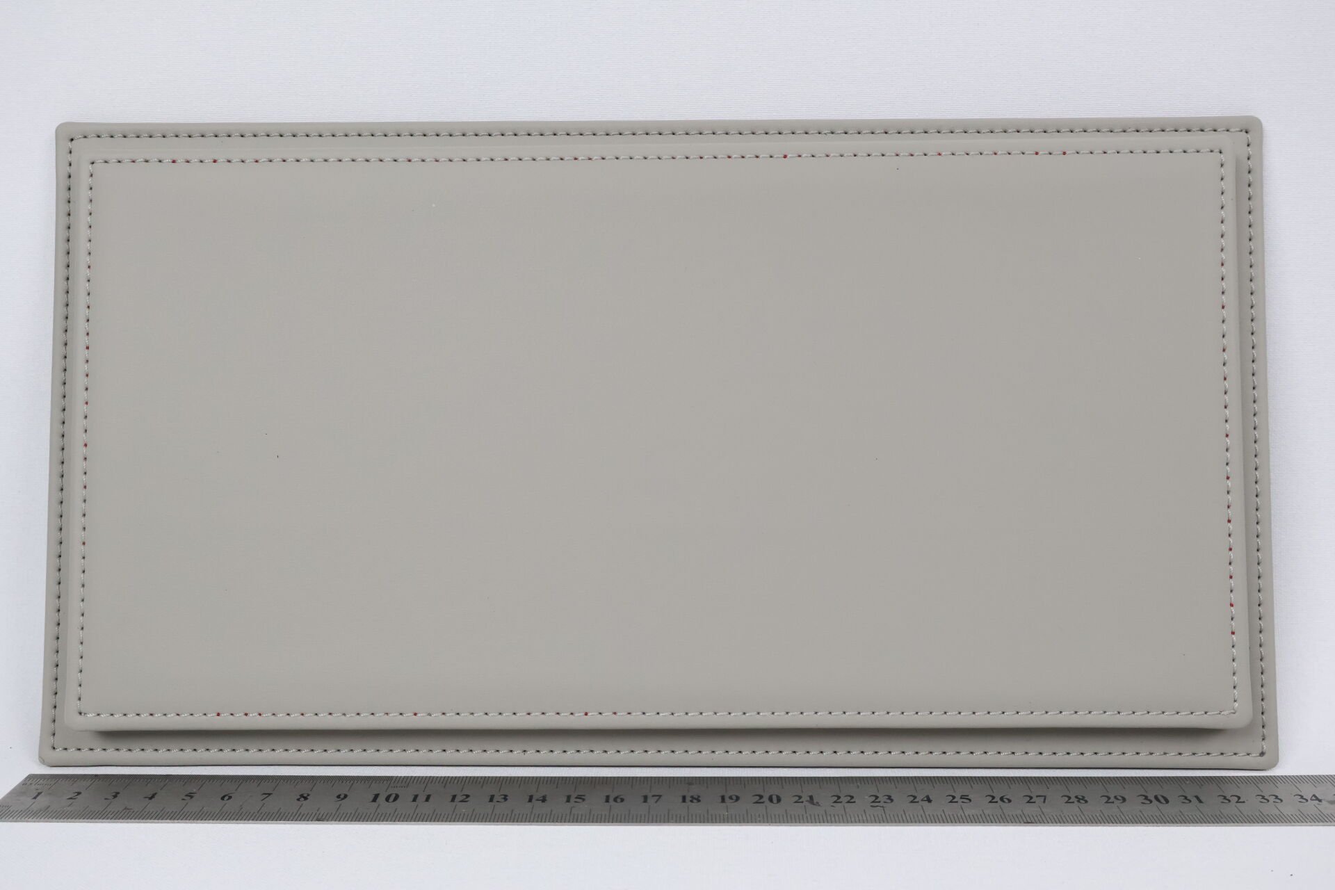 LYRD BOX - 1:18 ÖLÇEK - Silky Dove Grey  SERGİLEME STANDI - (GRİ DİKİŞ) LY191