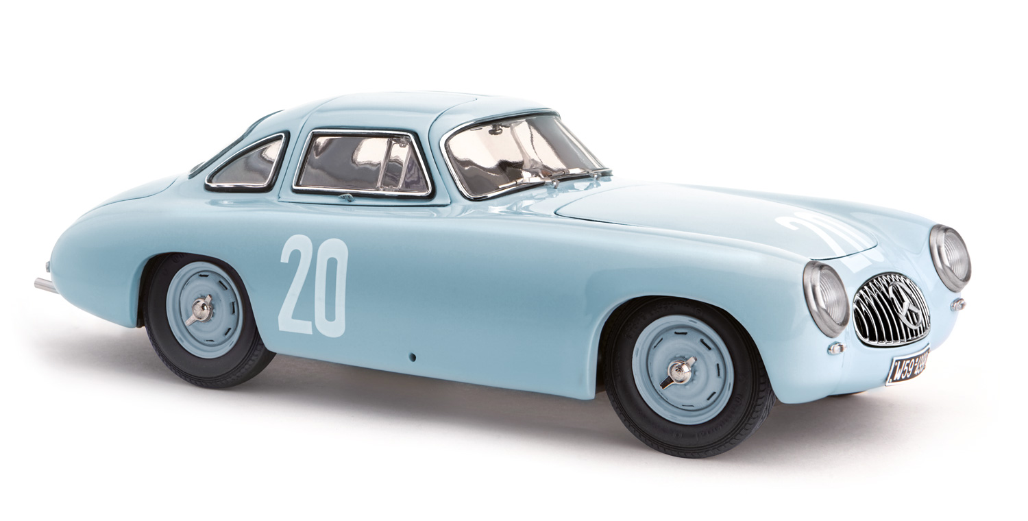 1/18 CMC Mercedes-Benz 300 SL (W194) Grand Prix of Bern, 1952 #20 blue - M159