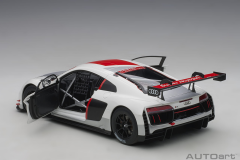 1/18 AUTOART Audi R8 LMS Presentation Car Geneva 2016 - 81600