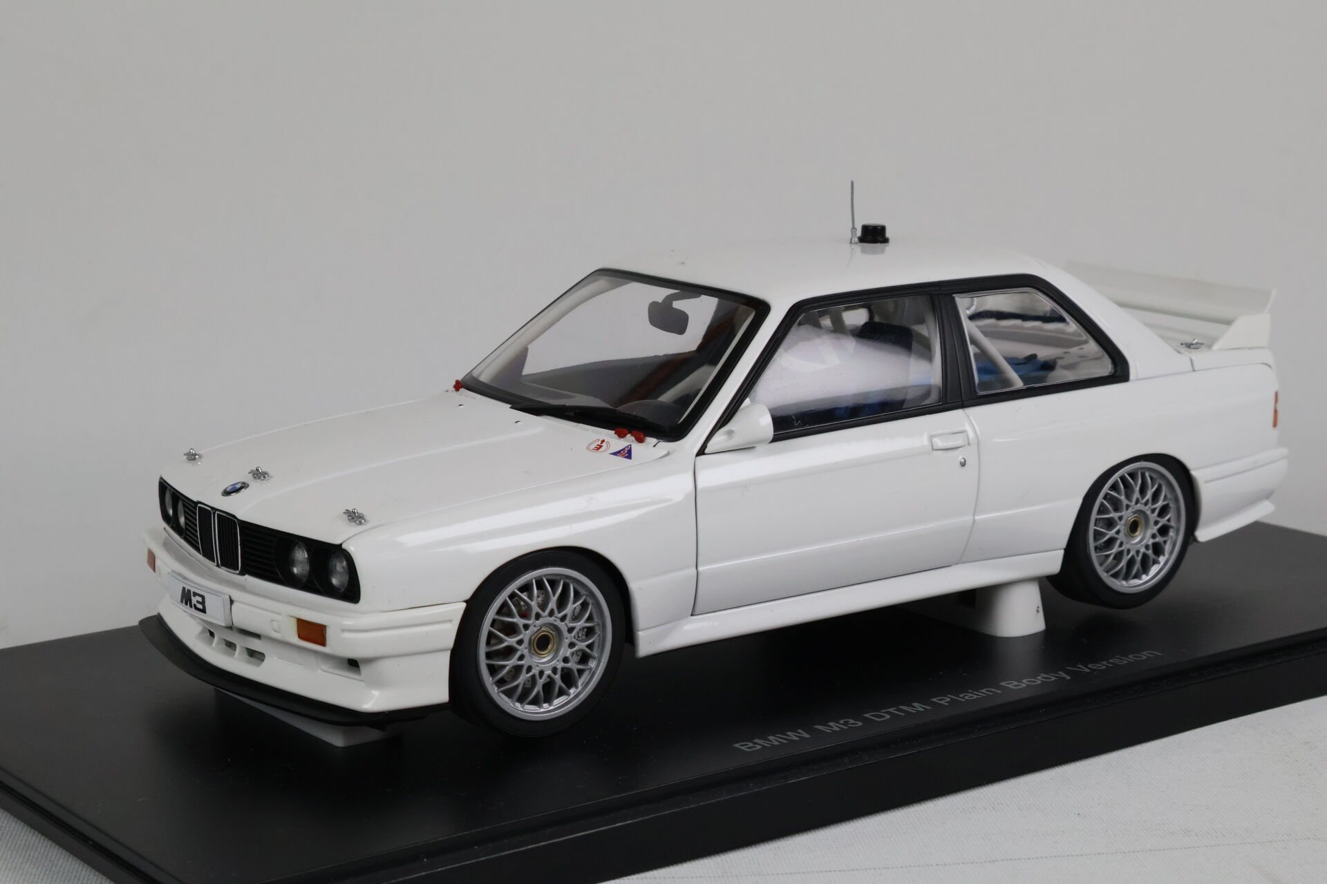 1/18 AUTOART - BMW - 3-SERIES M3 E30 RACE CAR 1989