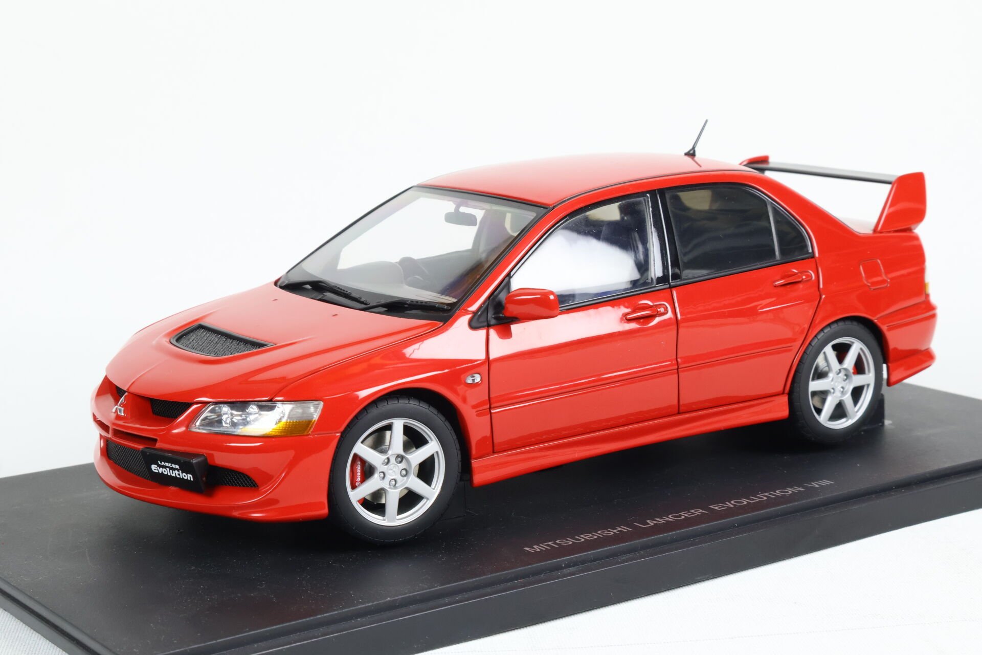 1/18 AUTOART - MITSUHBISHI LANCER EVO VIII RED