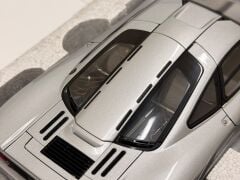 1/18 AUTOART MCLAREN F1 - 76001