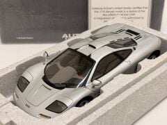 1/18 AUTOART MCLAREN F1 - 76001