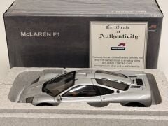 1/18 AUTOART MCLAREN F1 - 76001