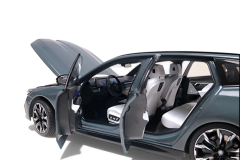 Ön Sipariş - 1/18 MINICHAMPS BMW i5 M60 Touring 2024 Green Metallic - 110023600