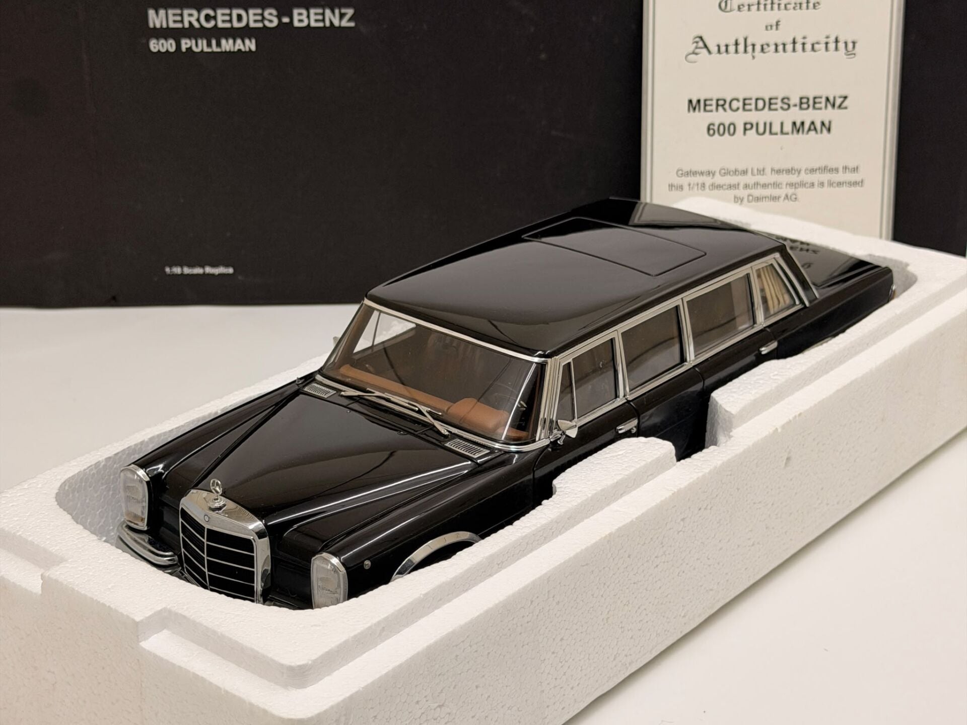 1/18 AUTOART MERCEDES-BENZ 600 PULLMAN - 76197