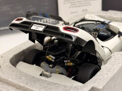 1/18 AUTOART  KOENIGSEGG - AGERA SPIDER 2011 - Blue/White - 79008