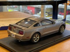 AUTOART - FORD MUSTANG 2005
