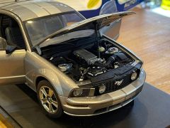 AUTOART - FORD MUSTANG 2005