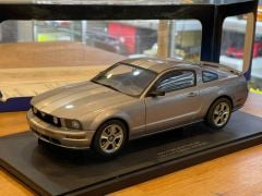 AUTOART - FORD MUSTANG 2005