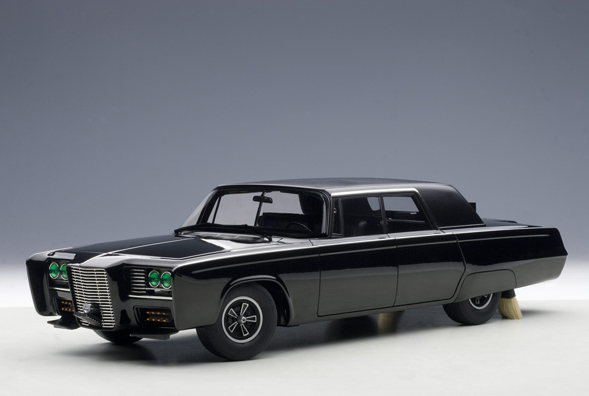 1/18 AUTOart Black Beauty “Green Hornet” - 71546