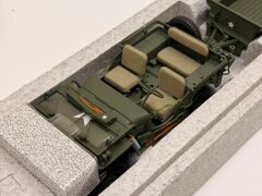 1/18 AUTOART Jeep Willys Army Green with Trailer - 74016