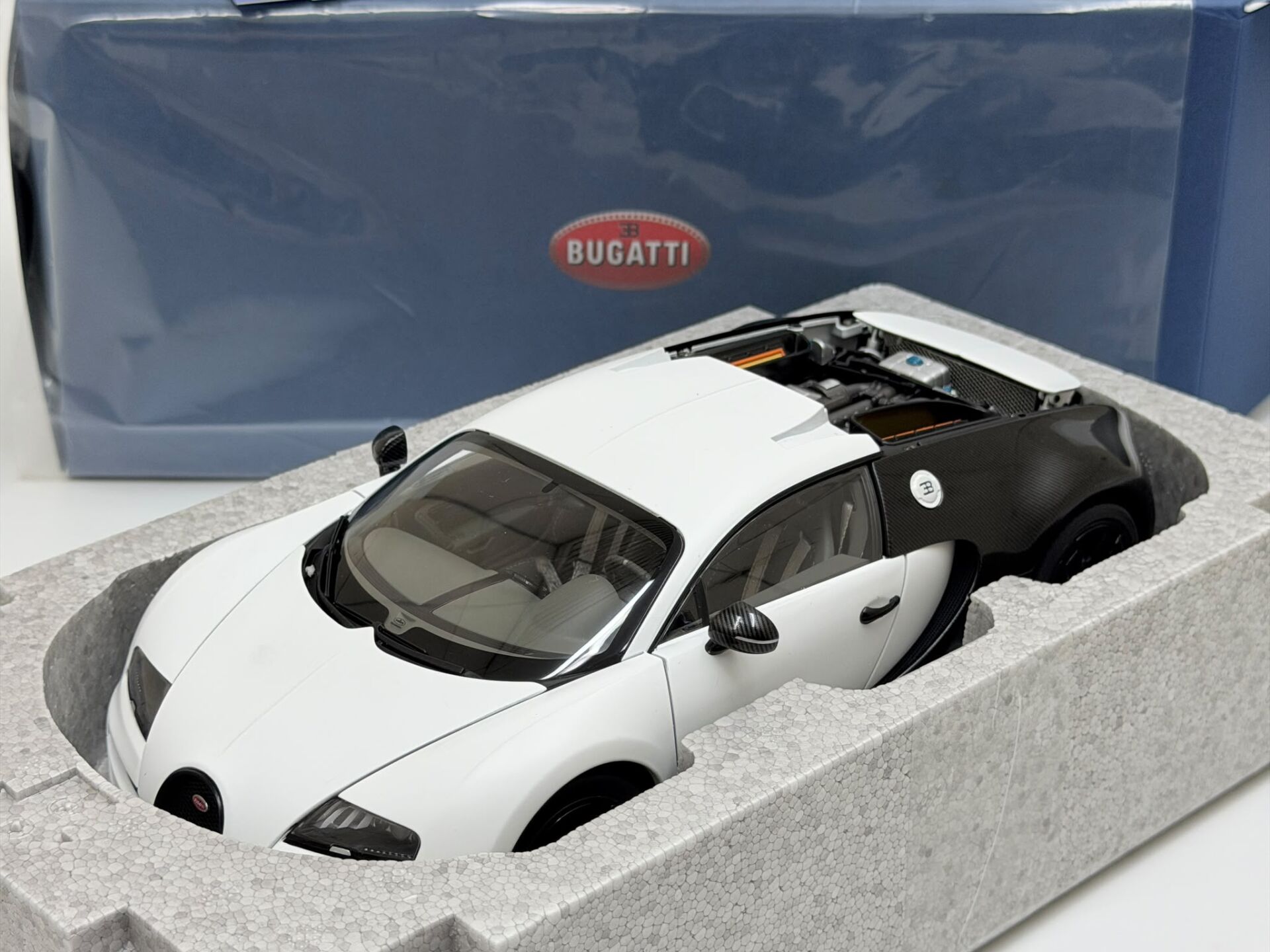 1/18 AUTOART Bugatti Veyron Super Sport Pur Blanc Edition - 70933