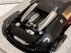 1/18 AUTOART Bugatti Veyron (Red/Black) #001 - 70909