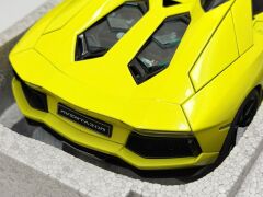 1/18 AUTOART Lamborghini Aventador LP700-4 Roadster (2013) - 74699