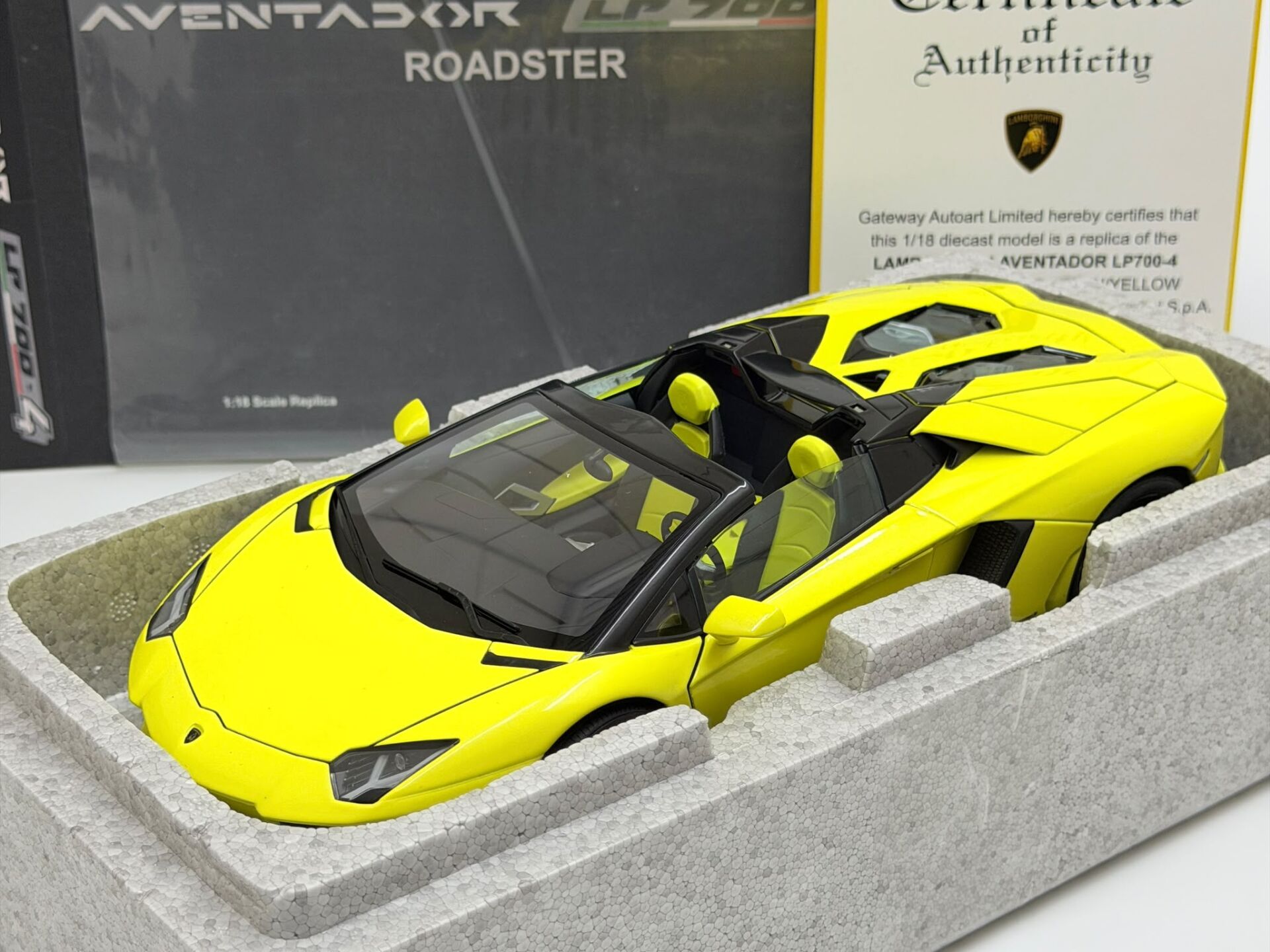 1/18 AUTOART Lamborghini Aventador LP700-4 Roadster (2013) - 74699