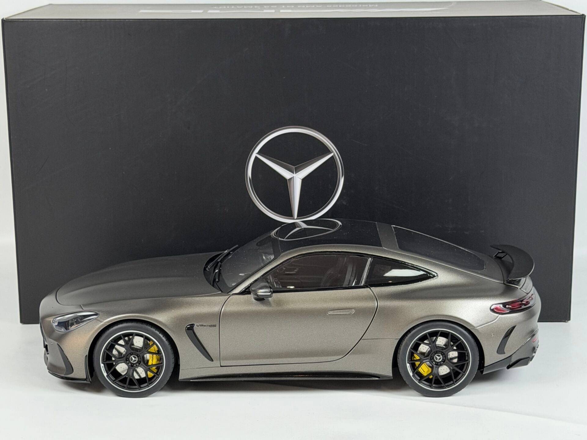 1/12 NZG Mercedes-AMG GT 63 - 103310052-B
