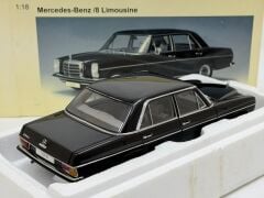 1/18 AUTOART MERCEDES BENZ 220D/8 LIMOUSINE 1969 - 76181
